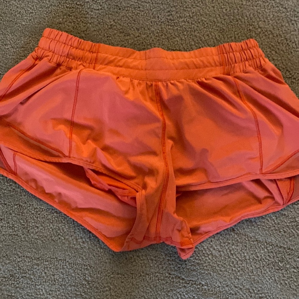 Good condition size 8 Lululemon hotty hot 2.5 in